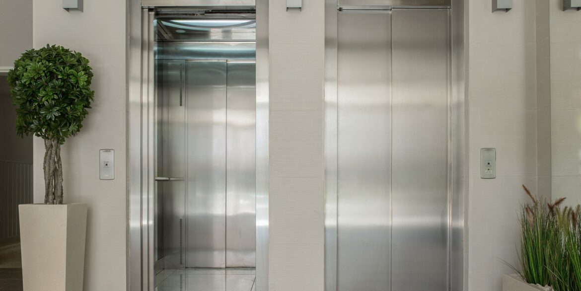 elevators-g6ae109f48_1920